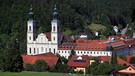 Glockenläuten aus der ehemaligen Klosterkirche Pielenhofen bei Regensburg | Bild: picture alliance / imageBROKER | BAO